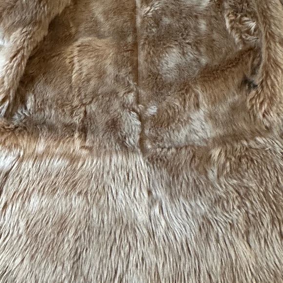 STEPHANE SARTE 100% Genuine Shearling, tan coat. US size S - Picture 9 of 16